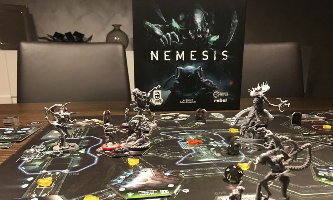 Nemesis - Gioco da Tavolo - area di gioco e scatola